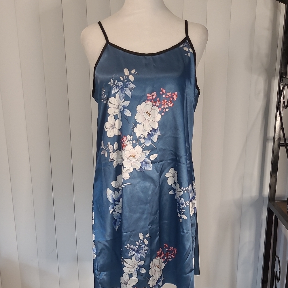 Womens Silk Like Floral Nightgown